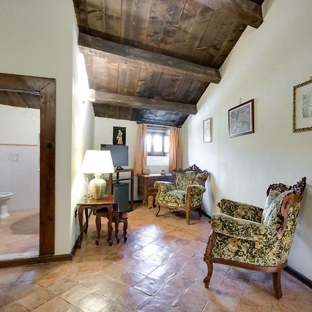 Castello Di Caccuri Suites Eksteriør bilde