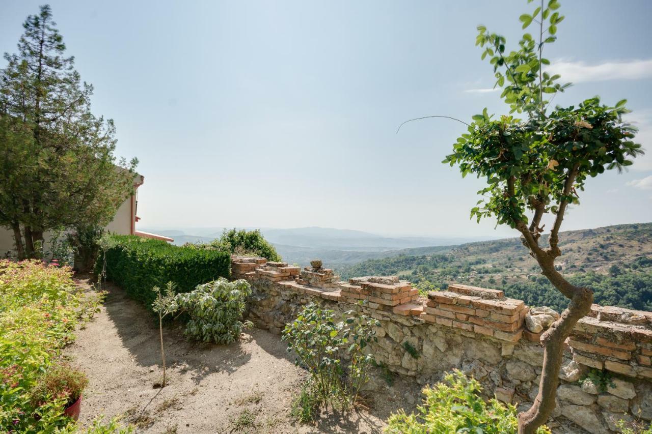 Castello Di Caccuri Suites Eksteriør bilde