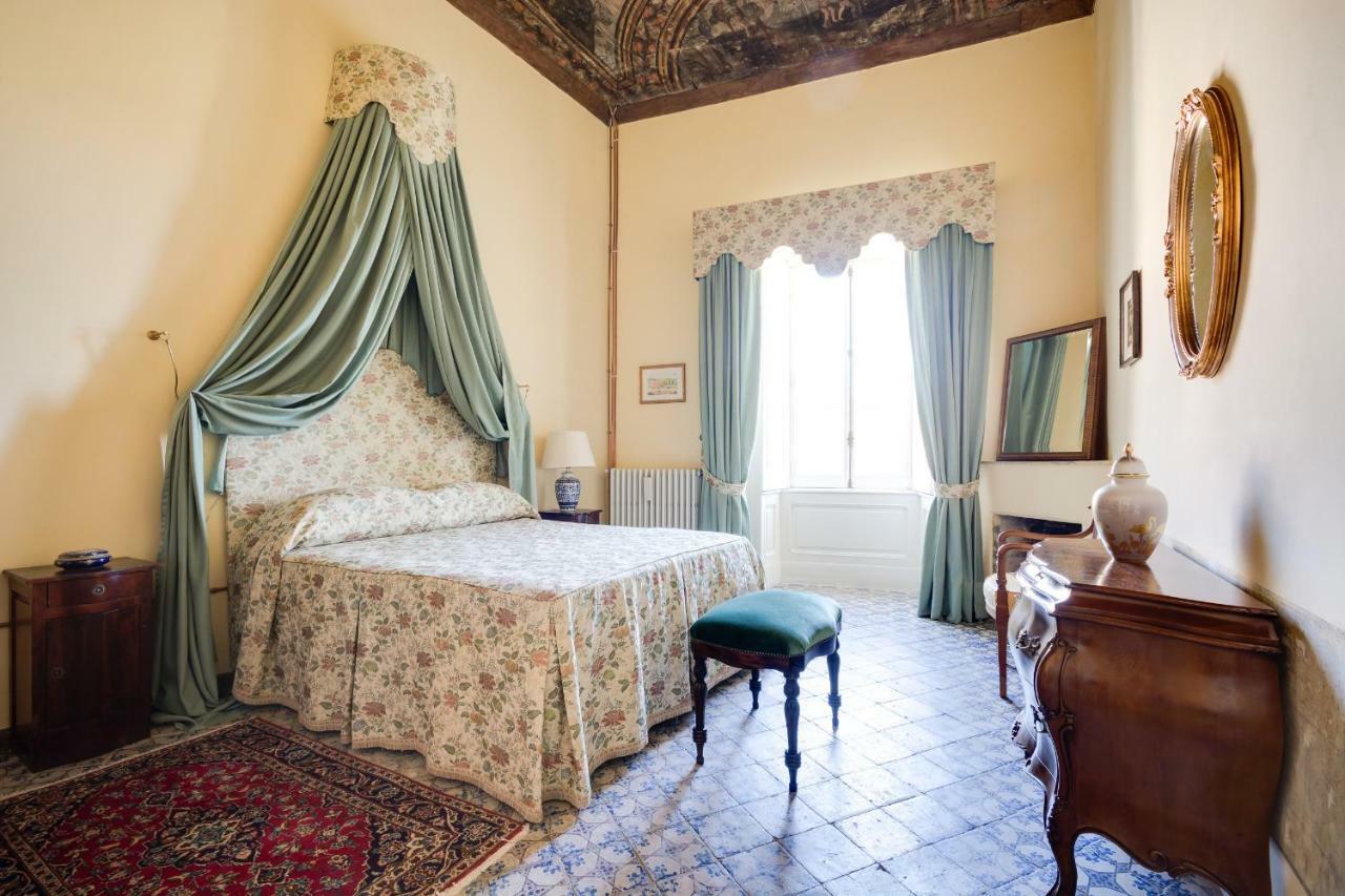 Castello Di Caccuri Suites Eksteriør bilde
