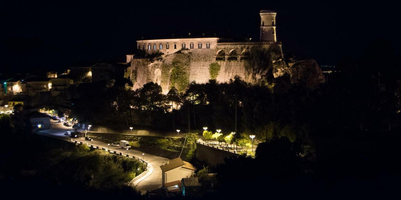 Castello Di Caccuri Suites Eksteriør bilde