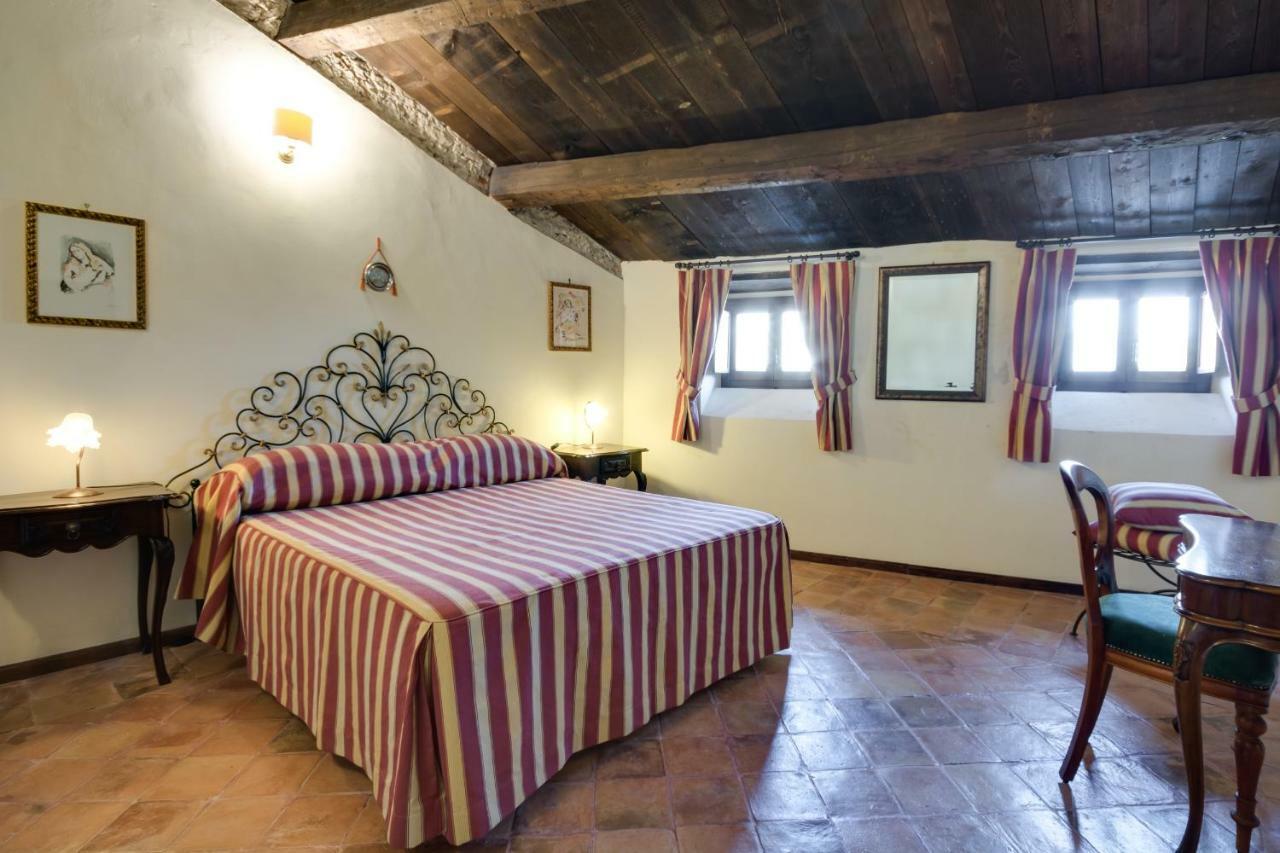 Castello Di Caccuri Suites Eksteriør bilde