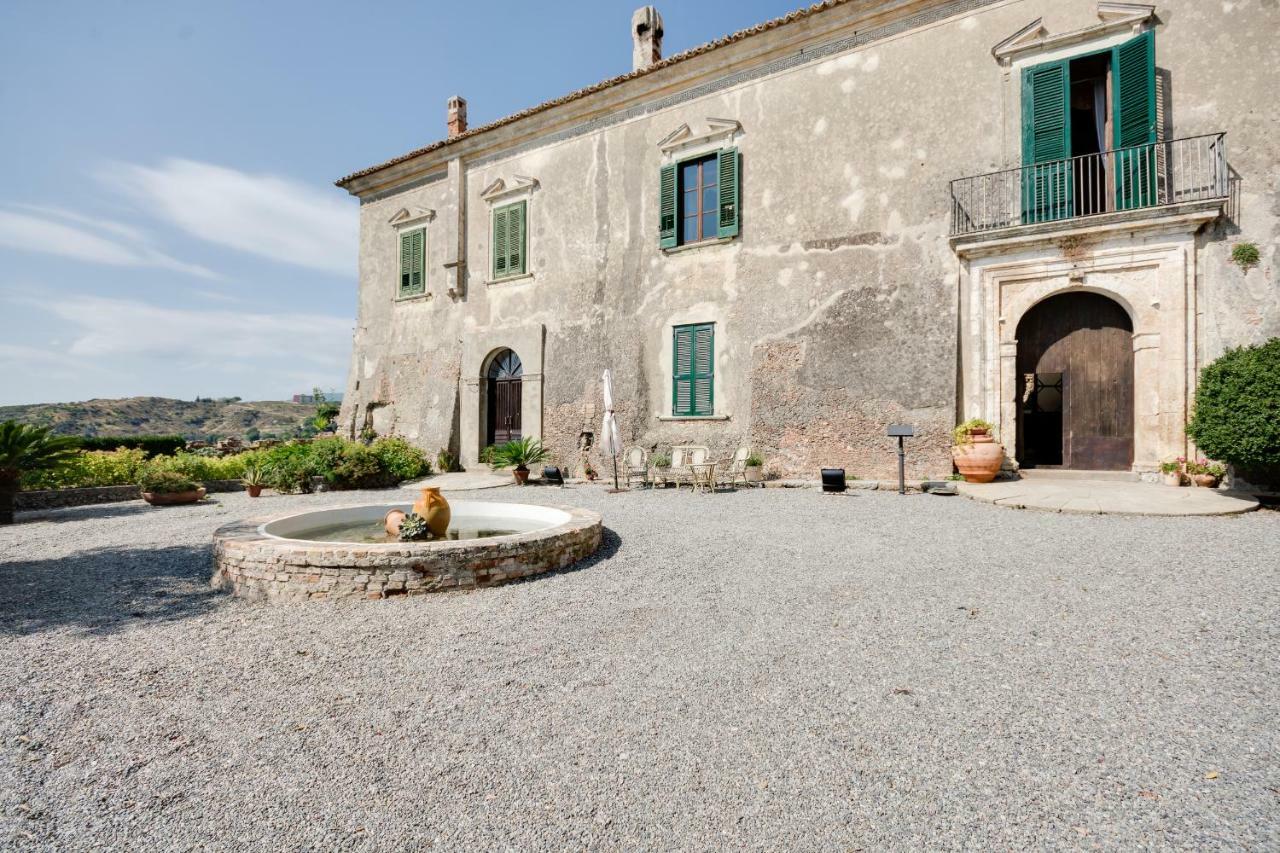 Castello Di Caccuri Suites Eksteriør bilde