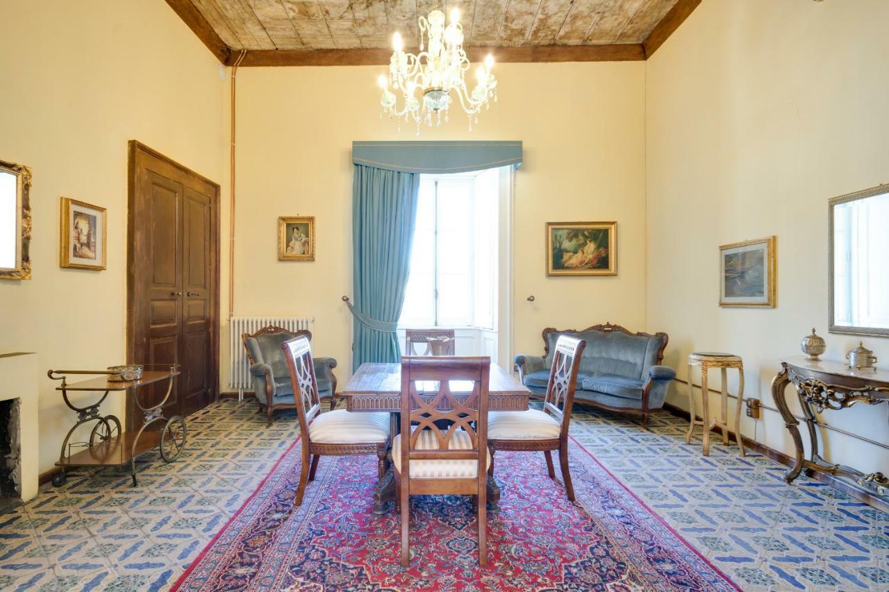Castello Di Caccuri Suites Eksteriør bilde