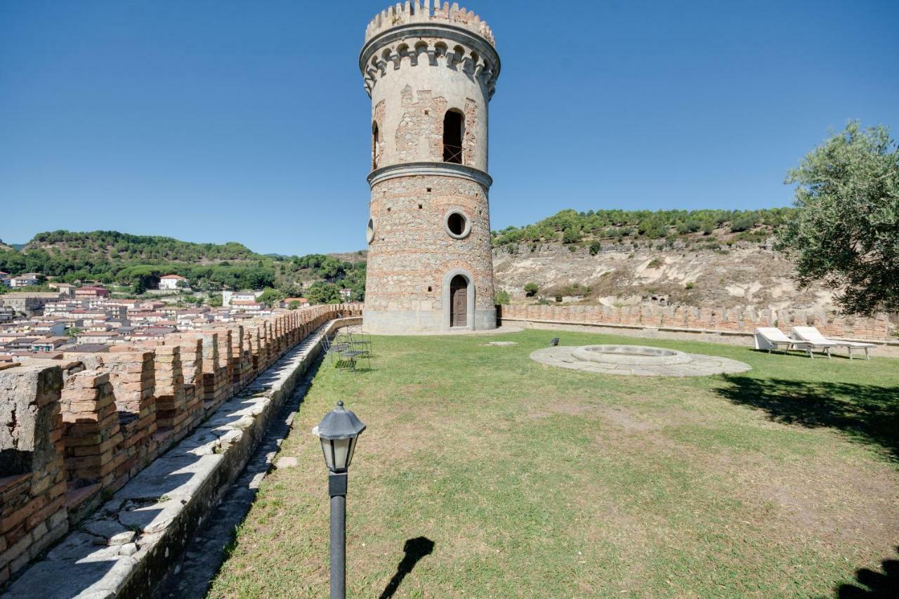 Castello Di Caccuri Suites Eksteriør bilde