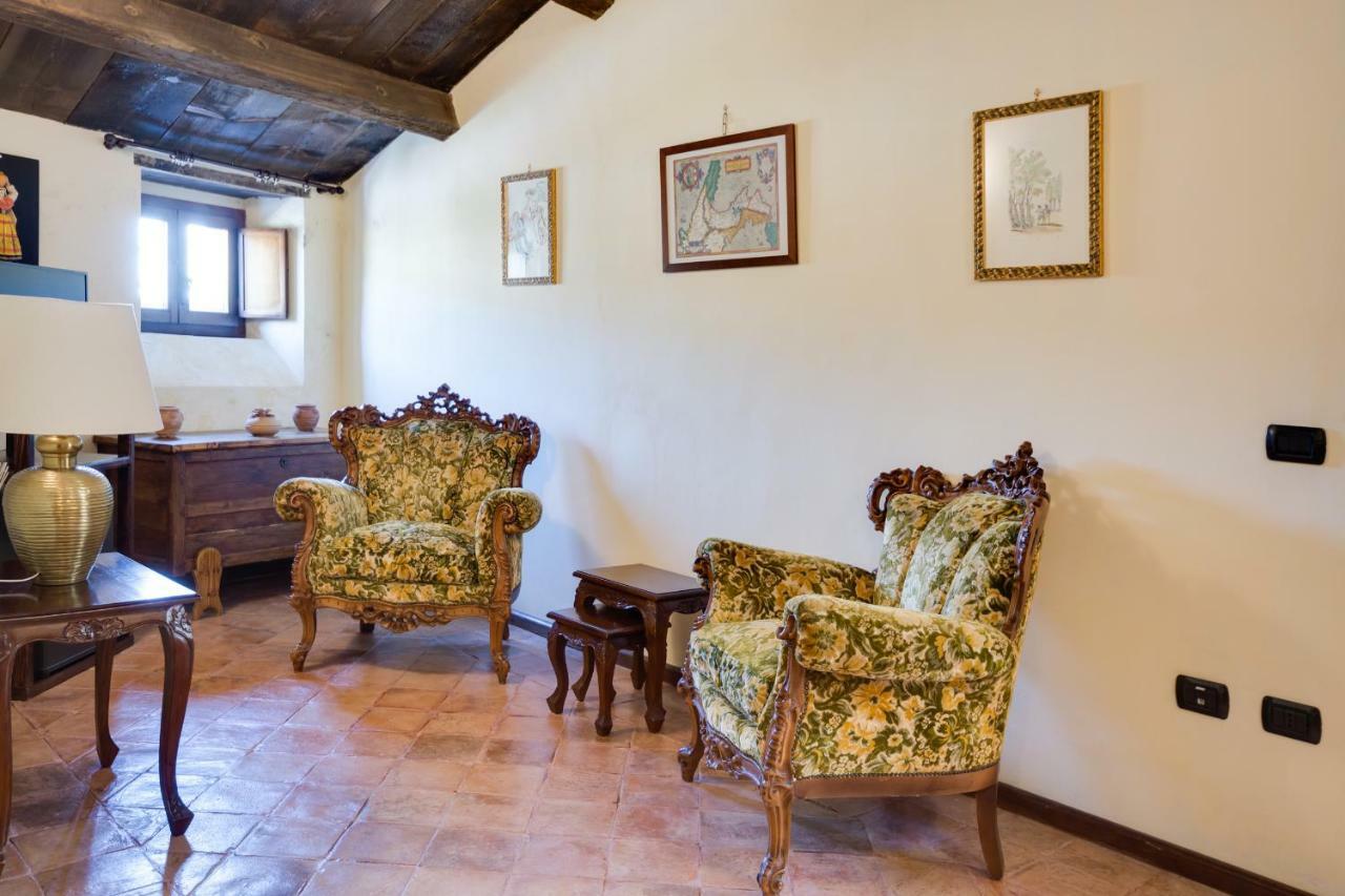 Castello Di Caccuri Suites Eksteriør bilde