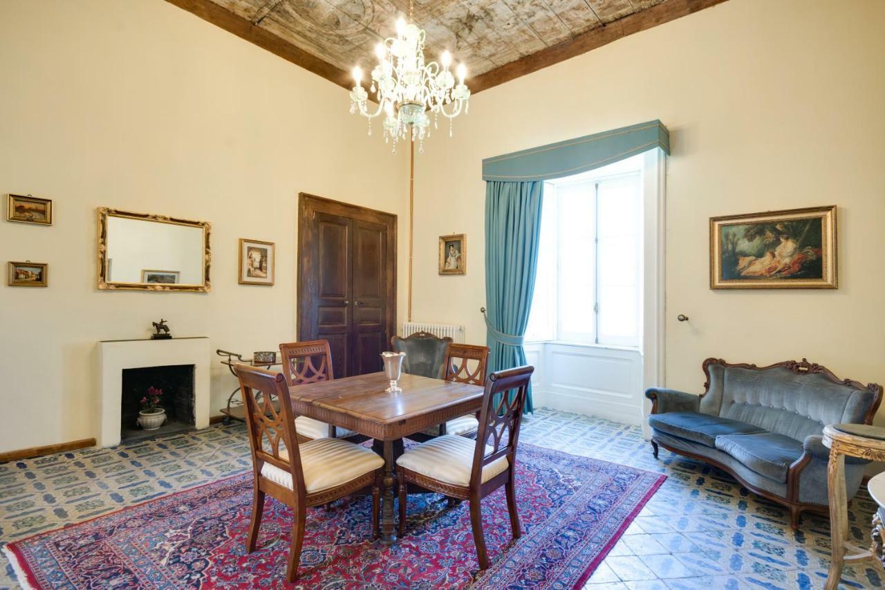 Castello Di Caccuri Suites Eksteriør bilde