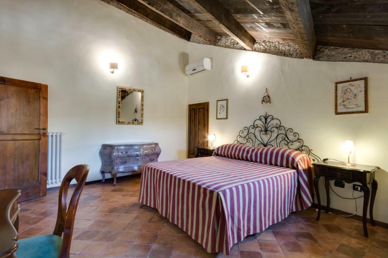 Castello Di Caccuri Suites Eksteriør bilde