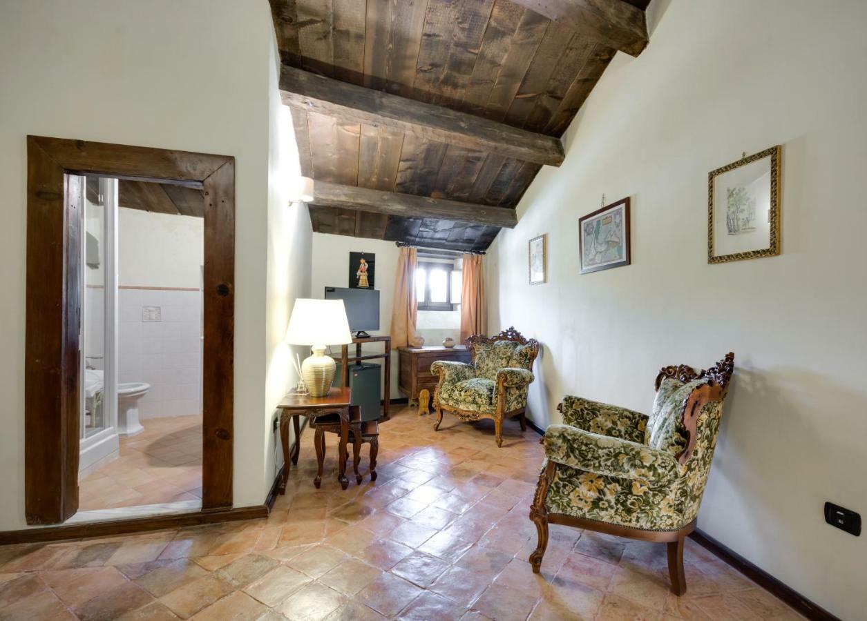 Castello Di Caccuri Suites Eksteriør bilde