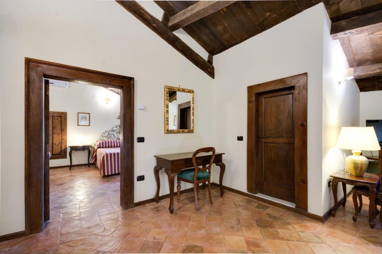 Castello Di Caccuri Suites Eksteriør bilde